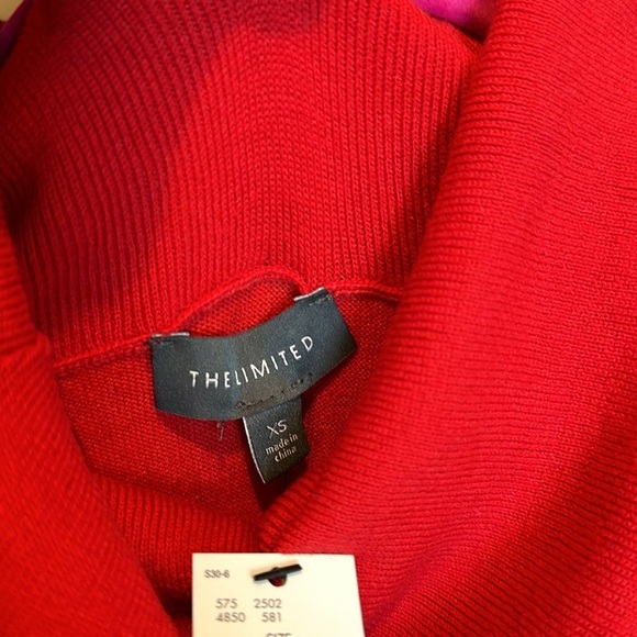 The Limited red cold shoulder long sleeve turtleneck sweater size XS NWT - Picture 2 of 3
